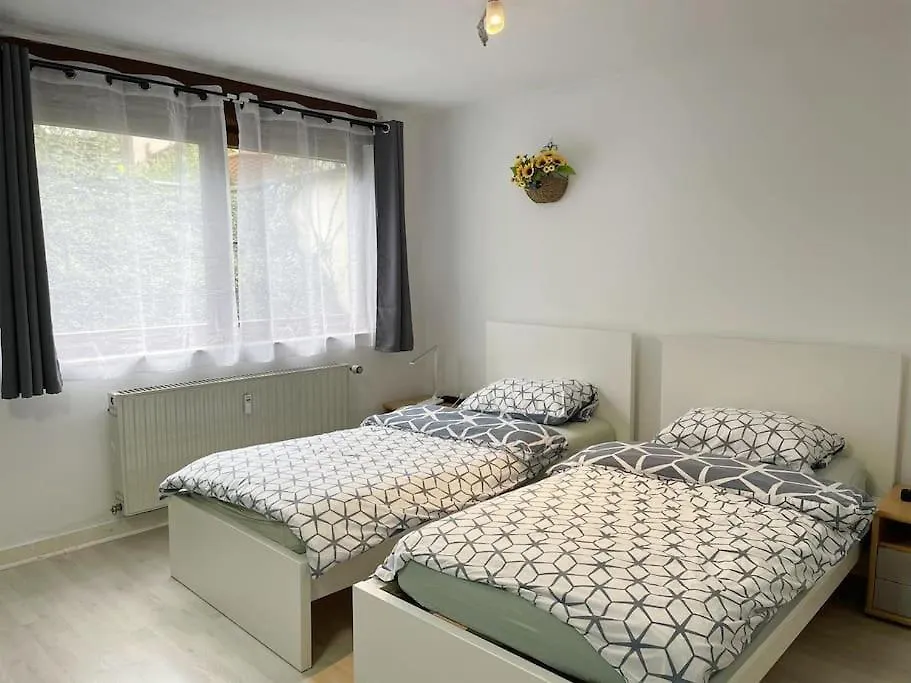 דיסלדורף Near Messe And Airport, 2-Bedroom Duplex Apartment With Kitchen And Garden