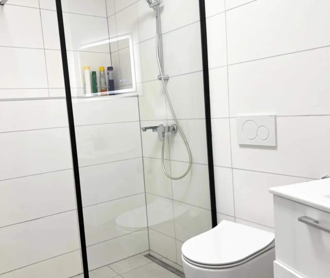 דיסלדורף Near Messe And Airport, 2-Bedroom Duplex Apartment With Kitchen And Garden 0*,