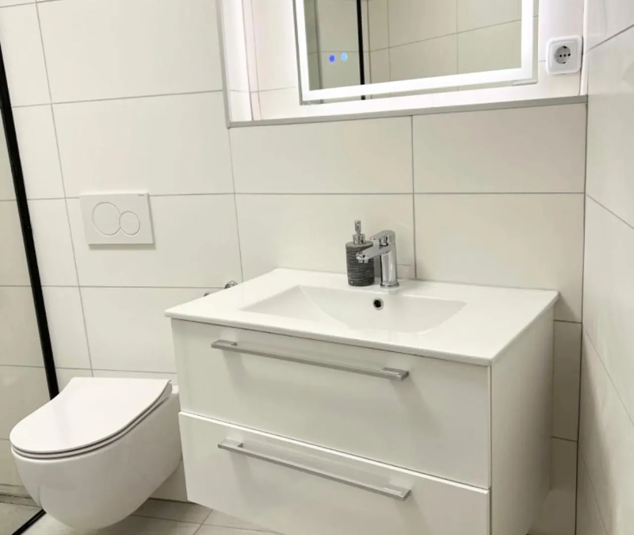 דיסלדורף Near Messe And Airport, 2-Bedroom Duplex Apartment With Kitchen And Garden גרמניה