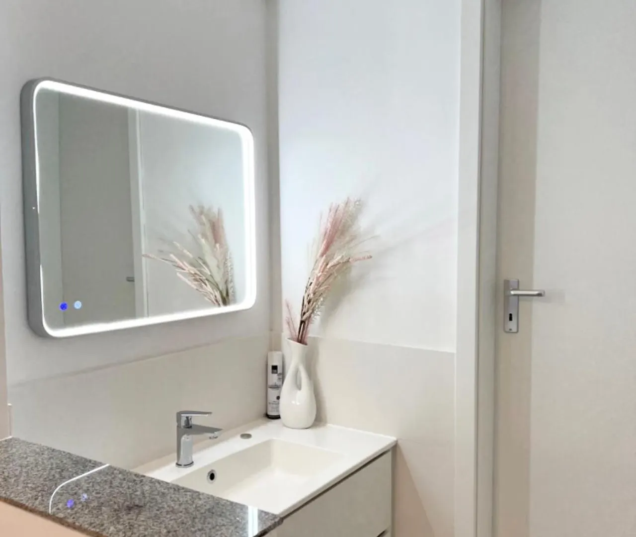דיסלדורף Near Messe And Airport, 2-Bedroom Duplex Apartment With Kitchen And Garden